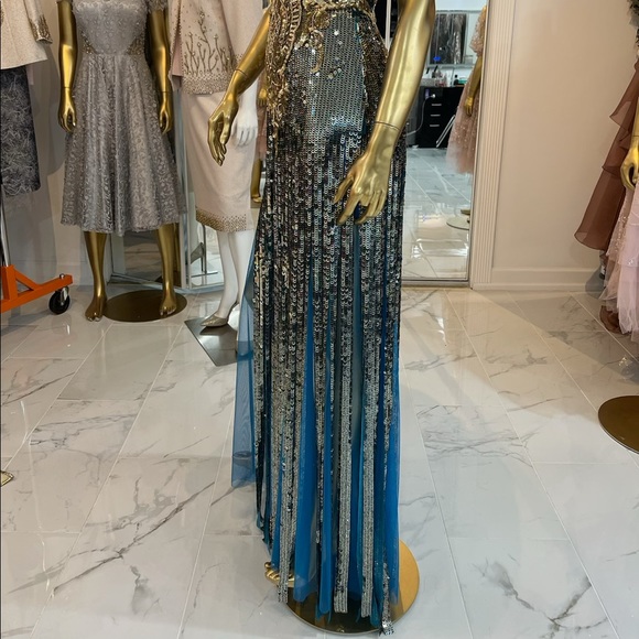 One of a kind!! Stunning evening gown perfect for that special occasion. - Picture 2 of 6